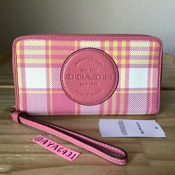 Coach wallet๐๐ - Picture 1 of 8